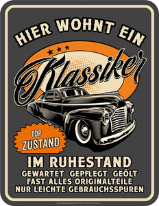 Hier wohnt ein Klassiker - Ruhestand Rente Pension  - Metallschild - 17x22cm