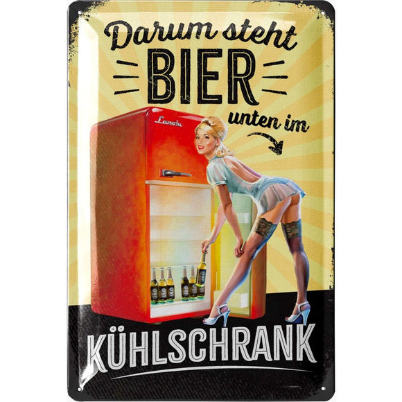 Darum steht Bier unten im Kühlschrank - Pin Up Girl – Metallschild – 20x30cm